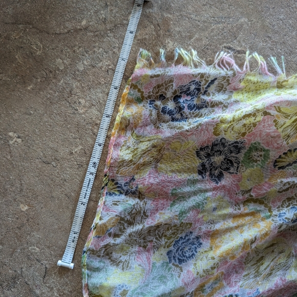 🌻2 for $20 | Lightweight Summer Scarf with Fringe - Picture 8 of 8